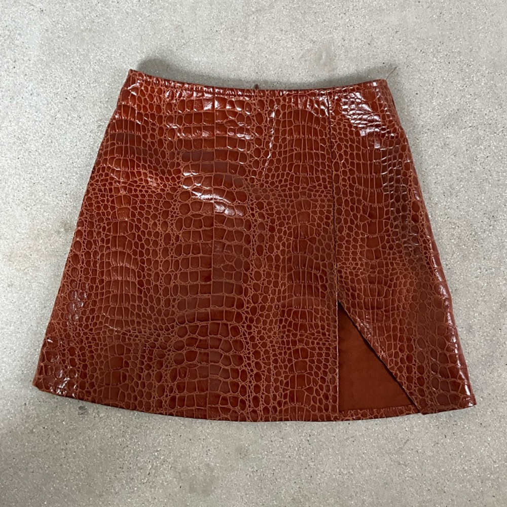 Motel Rocks Tan Crocodile Leather Mini Skirt | Size Small | Side Slit Game day